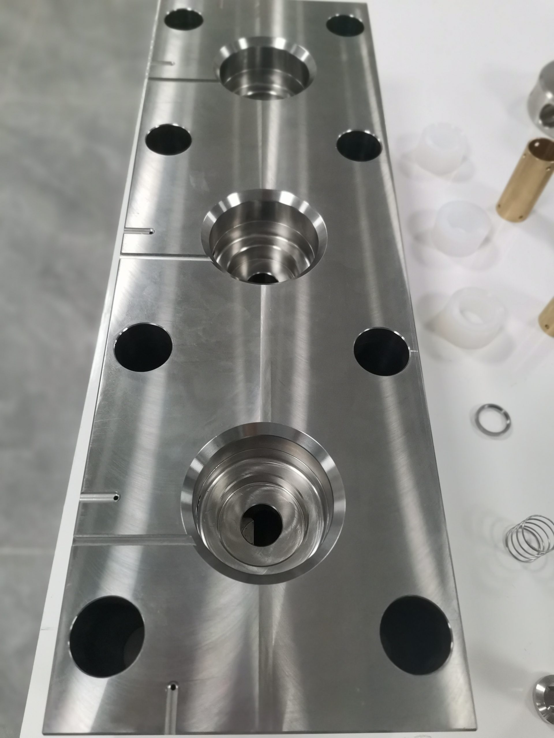 20000psi Hydro Jet Surface cleaning machine parts 4220 Manifold ...