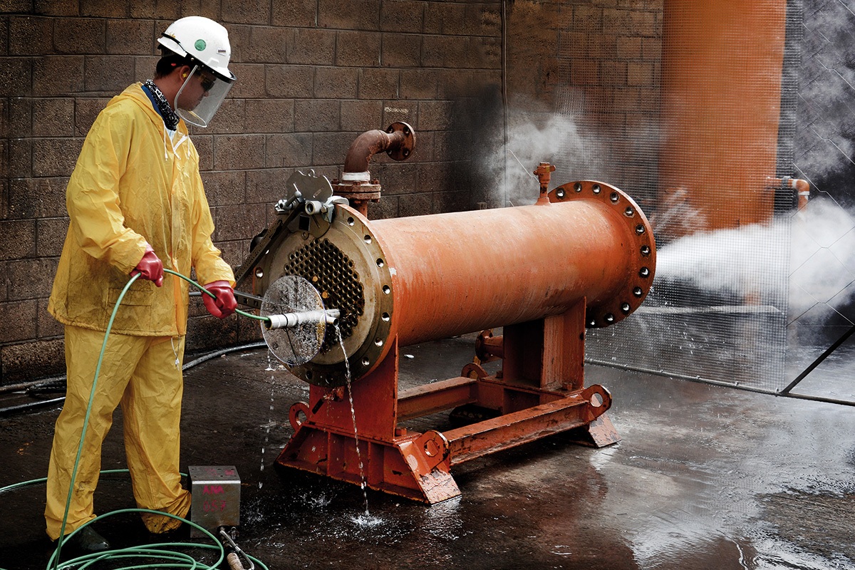 The Articulated Heat Ex changer Flex Lance Anti-withdraw Safety Stop Device allow operators to easily position the flex lance in front of the tube while preventing accidental withdrawal during operation. 